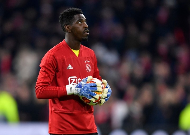 Špičkový brankár sa sťažuje: nikto ho nechcel, lebo je čierny